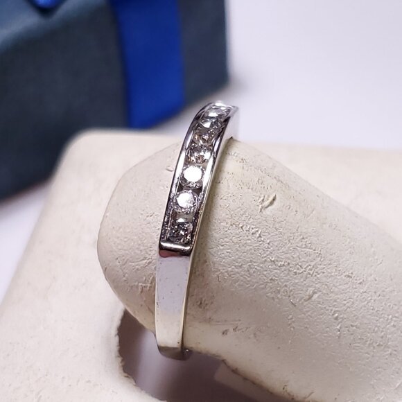 Estate .24ctw Natural Rd Diamond channel set 18Kt W/Gold S-7.25 Band Ring #20867 - Picture 2 of 6